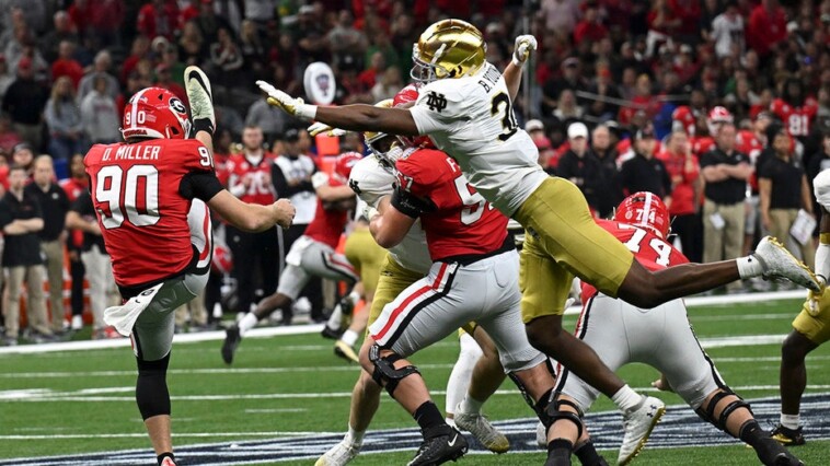 notre-dame-draws-back-to-back-running-into-the-kicker-penalties-to-open-sugar-bowl