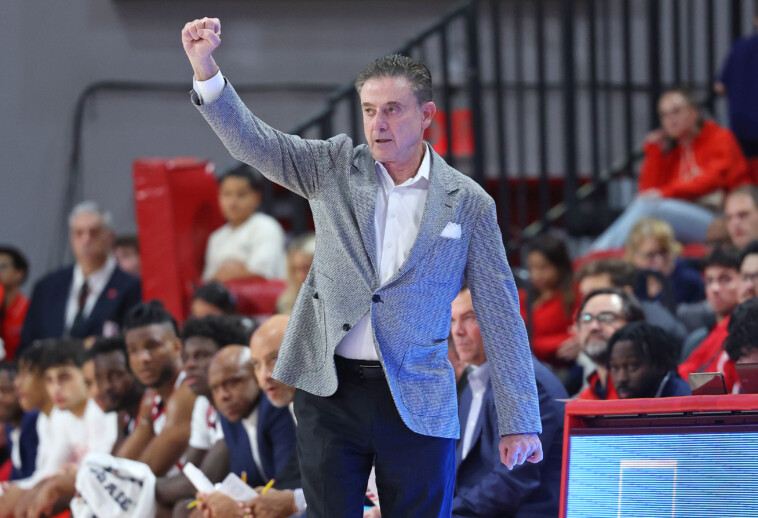 rick-pitino-urges-his-st.-john’s-players-to-keep-taking-treys-despite-brutal-3-point-woes 