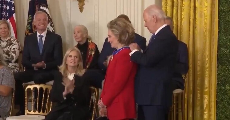 a-smug-hillary-clinton-receives-presidential-medal-of-freedom-(video)