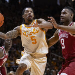 no.-1-tennessee-ties-school-record-14–0-start-with-76–52-win-over-arkansas