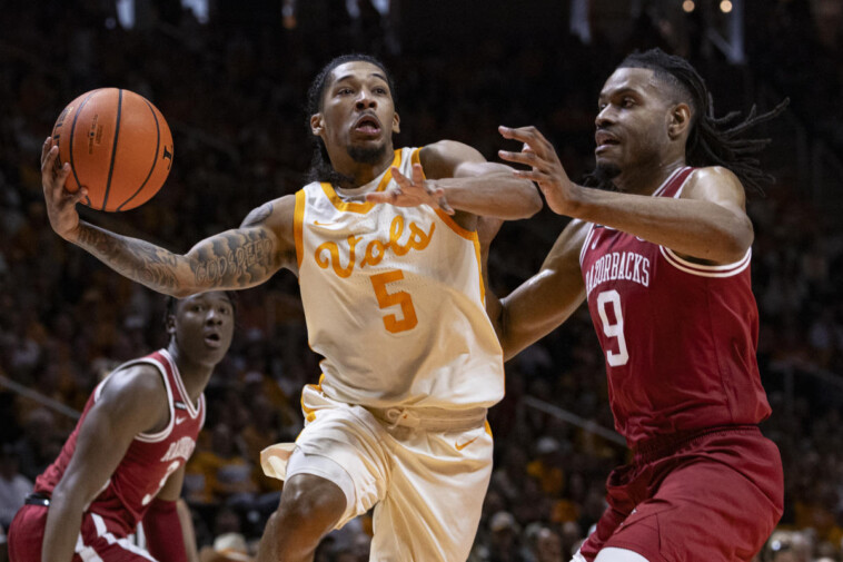 no.-1-tennessee-ties-school-record-14–0-start-with-76–52-win-over-arkansas