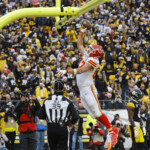 travis-kelce-fined-$14k-for-emulating-tony-gonzalez’s-signature-goalpost-dunk