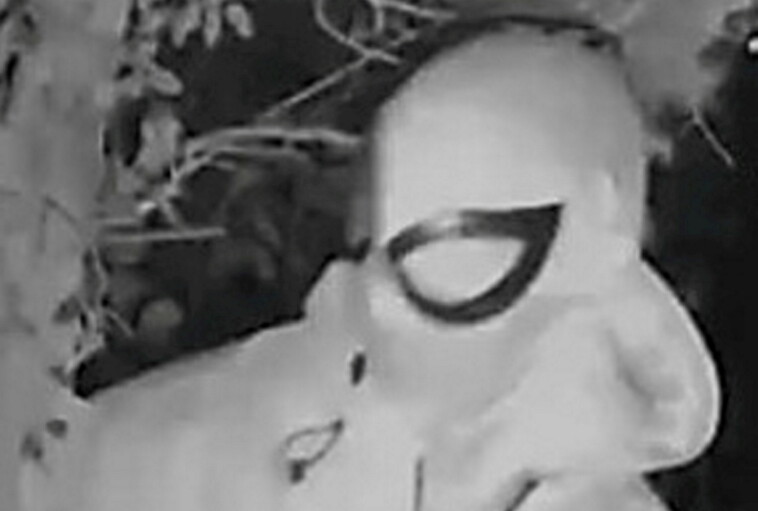 uk-police-hunting-‘stalker’-dressed-as-spider-man-who-leaves-mysterious-packages-on-doorsteps