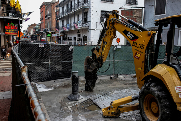 new-orleans’-planned-new-bourbon-street-barriers-only-crash-rated-to-10-mph