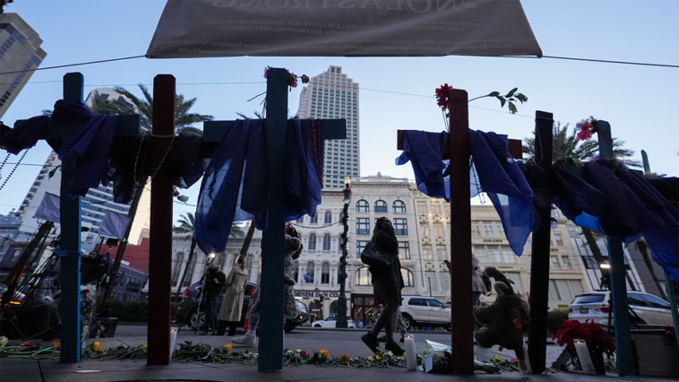 new-orleans-holds-vigil-to-mourn-victims-of-bourbon-street-terror-attack:-‘an-outpouring-of-love’