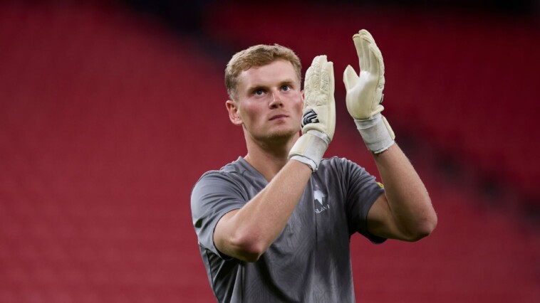 spurs-sign-keeper-kinsky-amid-injury-crisis