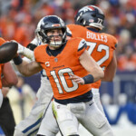 nfl-scores,-live-updates:-broncos-look-to-clinch-playoff-spot-vs.-chiefs,-miami-needs-a-win-and-some-help-for-wild-card-berth