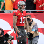 nfl-week-18-contract-incentives:-mike-evans-earns-$3-million-bonus-on-final-play-of-season