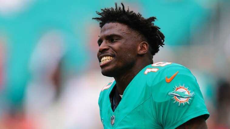 tyreek-hill-channels-antonio-brown-after-remarks-about-future-with-dolphins