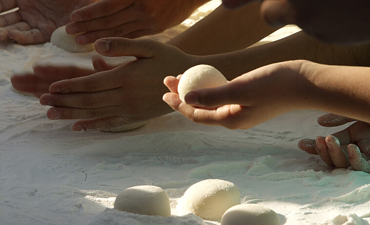 fatal-new-year’s-trend-continues-in-japan-as-2-people-choke-to-death-on-mochi-rice-cakes