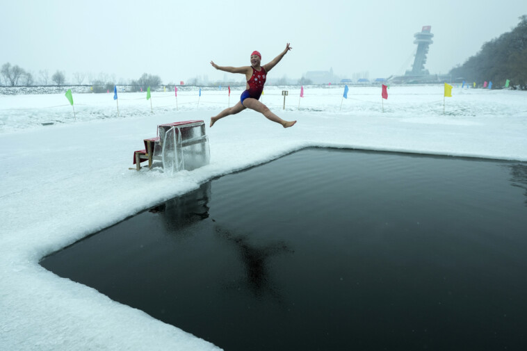 despite-freezing-temperatures,-chinese-swimmers-dive-into-a-river-for-health-and-happiness