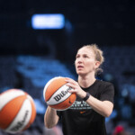 liberty-may-not-be-able-to-offer-courtney-vandersloot-what-she-needs-in-wnba-free-agency