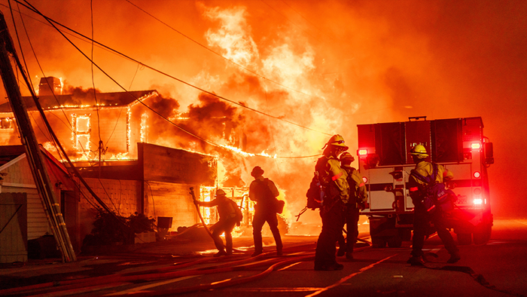 california-wildfires-force-thousands-to-evacuate-and-more-top-headlines