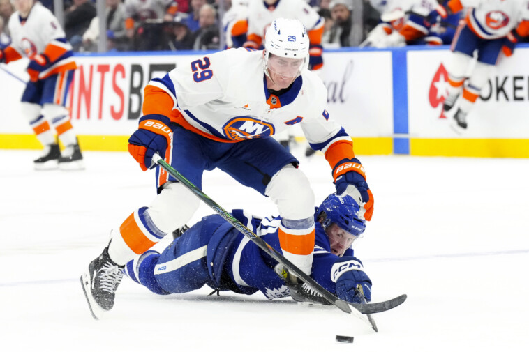 why-brock-nelson-isn’t-worried-about-his-scoring-slump,-but-the-islanders-should-be