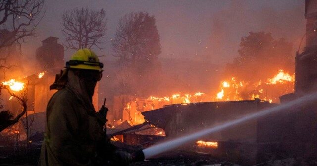 live-updates:-4-simultaneous-wildfires-threaten-lives,-homes-in-los-angeles