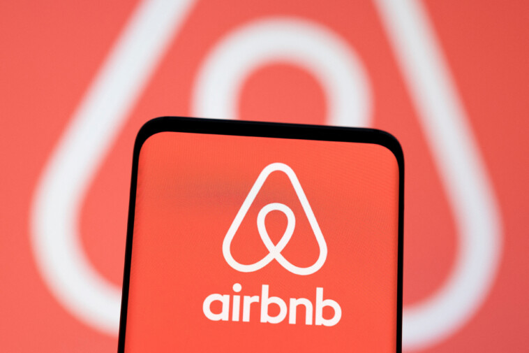 airbnb-user-fumes-after-company-refuses-to-cancel-booking-amid-palisades’-raging-wildfires