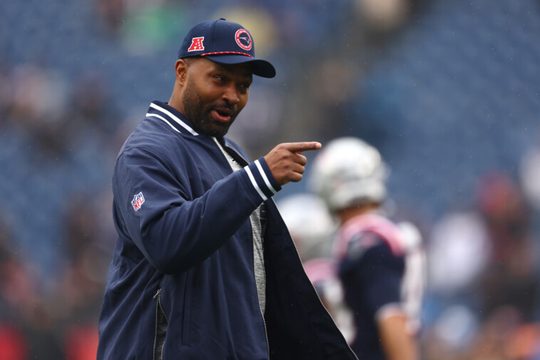 the-unusual-plane-behavior-jerod-mayo-displayed-before-patriots-firing