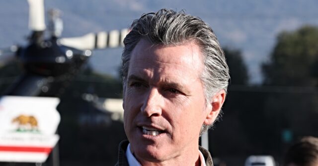 watch:-gavin-newsom-thanks-la.-mayor-karen-bass,-away-in-africa,-for-help-by-phone-during-fire