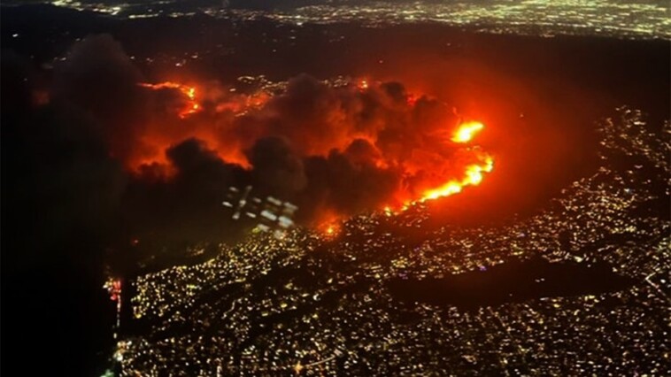 united-airlines-passenger-that-landed-at-lax-recalls-harrowing-bird’s-eye-view-of-raging-wildfire