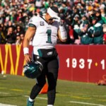 eagles’-jalen-hurts-says-he-doesn’t-remember-concussion-sideline-incident,-amid-bad-year-for-brain-injuries