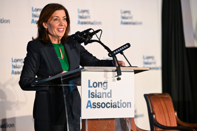 hochul-poses-for-lirr-photo-op-while-dispatching-her-security-detail-to-pick-her-up-from-station