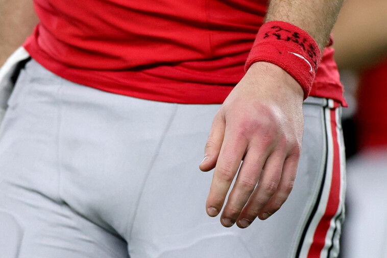 ohio-state-qb-will-howard-plays-through-cotton-bowl-with-gruesome-injury-on-left-hand