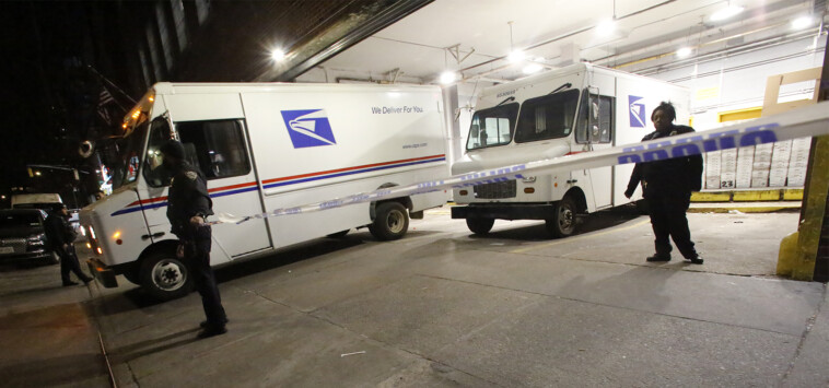 nyc-postal-worker-pistol-whipped-by-thug-attempting-to-rob-post-office:-cops