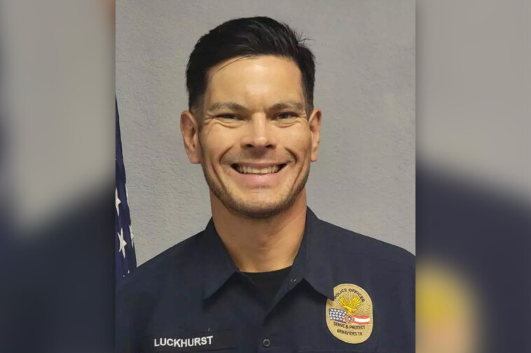 disgraced-texas-cop-fired-for-giving-homeless-man-a-poop-sandwich-is-back-in-uniform-in-new-city