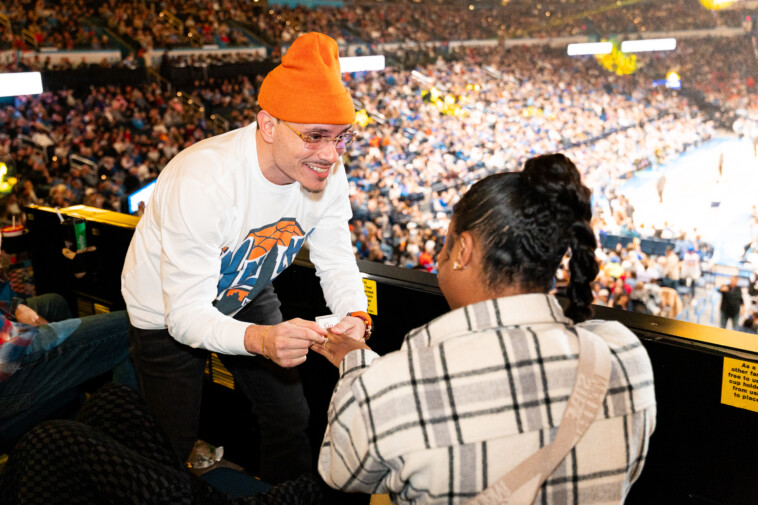 knicks-fan-proposes-to-girlfriend-at-thunder-game-in-okc:-‘i-could-have-gotten-booed’