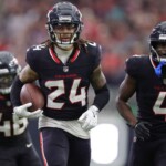 texans’-all-blue,-buccaneers’-red-threads-leads-2024-nfl-playoff-looks