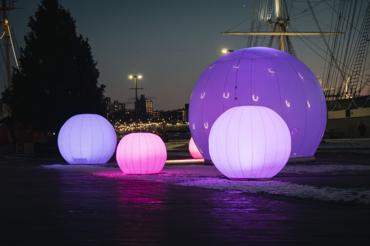 glowing-mysterious-nyc-orbs-draw-gawkers-at-stunning-art-installation:-‘it’s-fantastic’