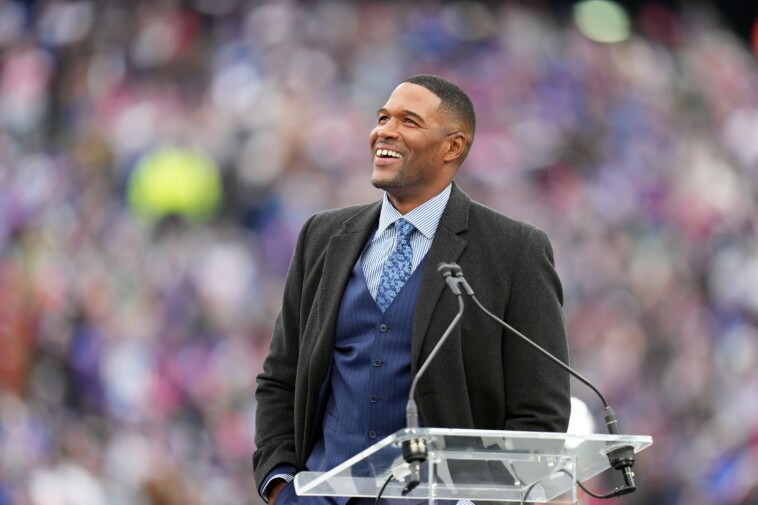 michael-strahan-needles-joe-schoen-with-ex-giants-stars-powering-eagles-and-packers