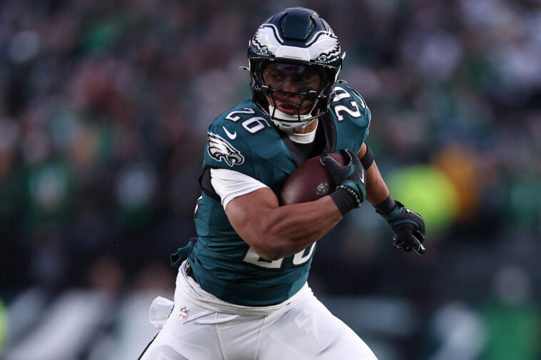 all-giants-fans-can-do-is-watch-as-saquon-barkley-enjoys-football-heaven-with-eagles