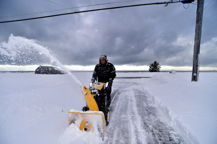 buffalo-to-be-buried-by-2-feet-of-lake-effect-snow