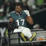 eagles-lb-nakobe-dean-reportedly-tore-patellar-tendon-vs.-packers,-out-for-rest-of-playoffs