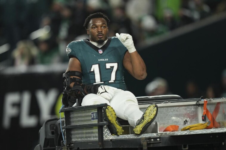 eagles-lb-nakobe-dean-reportedly-tore-patellar-tendon-vs.-packers,-out-for-rest-of-playoffs