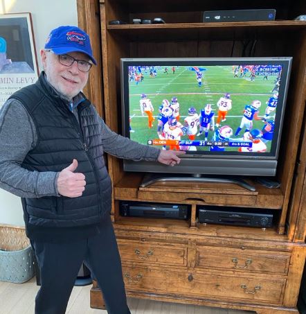 wolf-blitzer-roasted-for-outdated-tv-setup-after-celebrating-bills-playoff-win