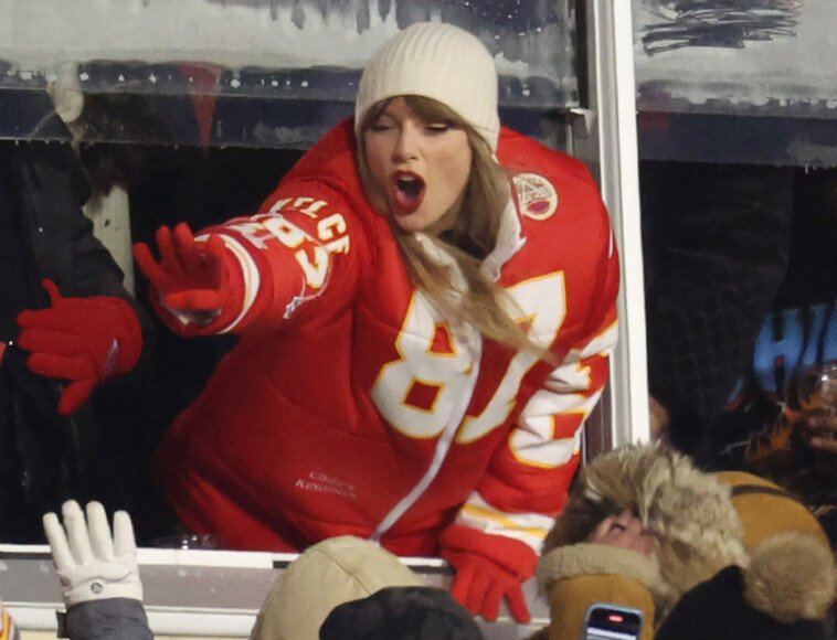 travis-kelce-‘feeling-22’-as-he-hints-at-taylor-swift’s-status-for-chiefs-playoff-game