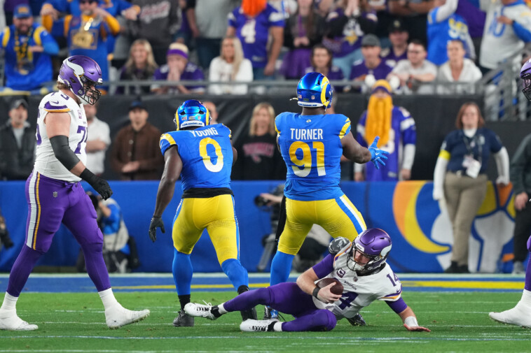 sam-darnold’s-playoff-debut-gets-off-to-disastrous-start-with-two-vikings-turnovers