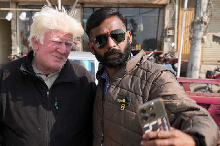 meet-the-trump-lookalike-who-sings-to-sell-pudding-in-pakistan