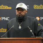 mike-tomlin-gives-blunt-response-to-swirling-steelers-trade-rumors