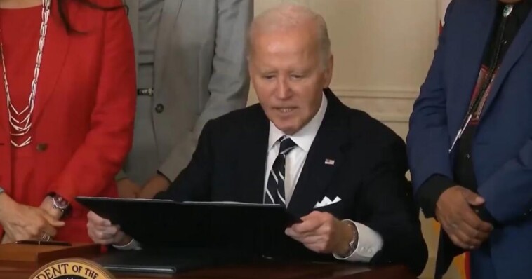 “i-gotta-fill-this-in?”-–-a-confused-joe-biden-has-no-idea-what-he’s-doing-as-he-signs-new-national-monument-into-law-(video)