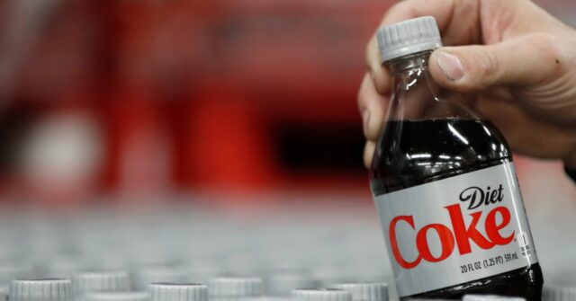 coca-cola-ceo-presents-trump-with-a-specially-personalized-diet-coke-ahead-of-inauguration