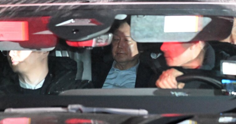 south-korean-president-detained-after-tense-standoff,-authorities-now-have-48-hours-to-decide-his-fate