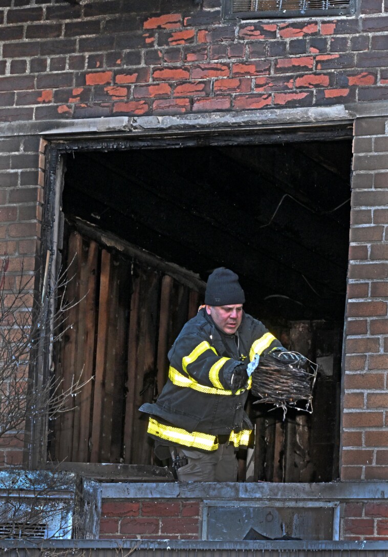 nyc-fire-leaves-16-hurt,-including-baby,-as-firefighters-confront-‘biggest-challenge’-in-apartment-building