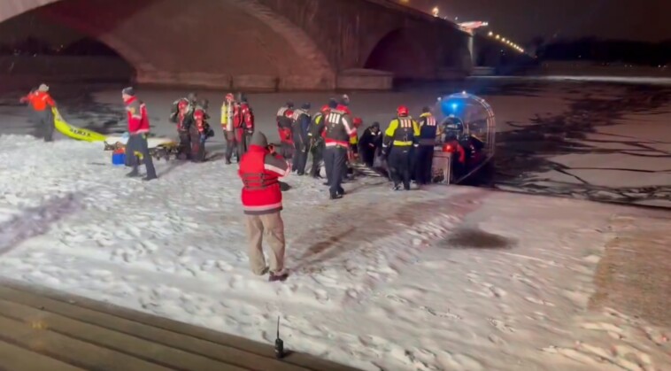 divers-pull-man-from-icy-potomac-river-after-car-plunges-off-arlington-memorial-bridge-in-dc