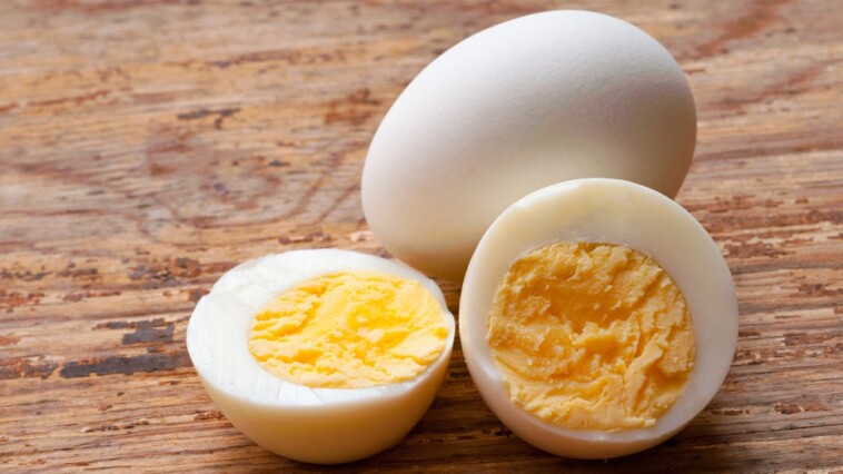 why-hardboiled-eggs-and-4-other-foods-should-not-be-reheated-in-the-microwave,-say-experts