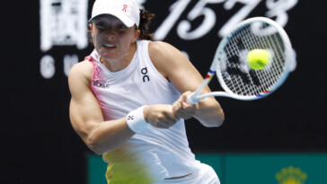 australian-open-2025:-how-to-watch-the-iga-swiatek-vs.-emma-raducanu-match-today