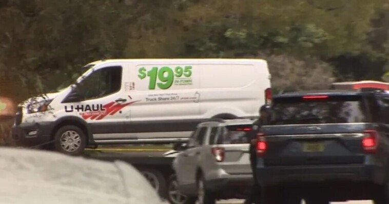 report-of-an-abduction-leads-to-discovery-of-u-haul-filled-with-chinese-migrants-in-florida