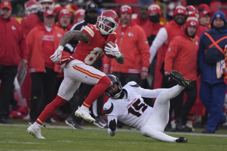 texans-cb-kris-boyd-shoves-special-teams-coach-after-houston-gave-up-long-kickoff-return-to-start-game-vs.-chiefs